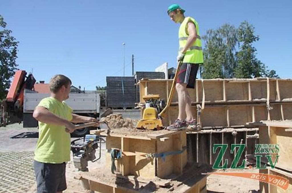 Uzvaras parkā jau gatavojas smilšu skulptūru festivālam