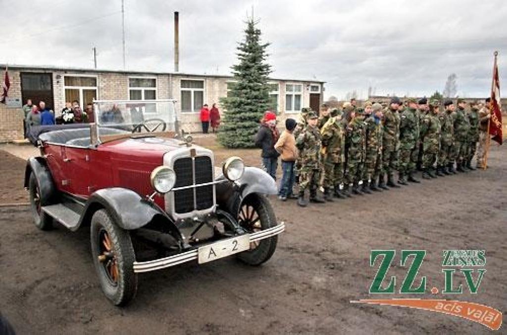 Atklāj piemiņas plāksni bermontiādes varonim