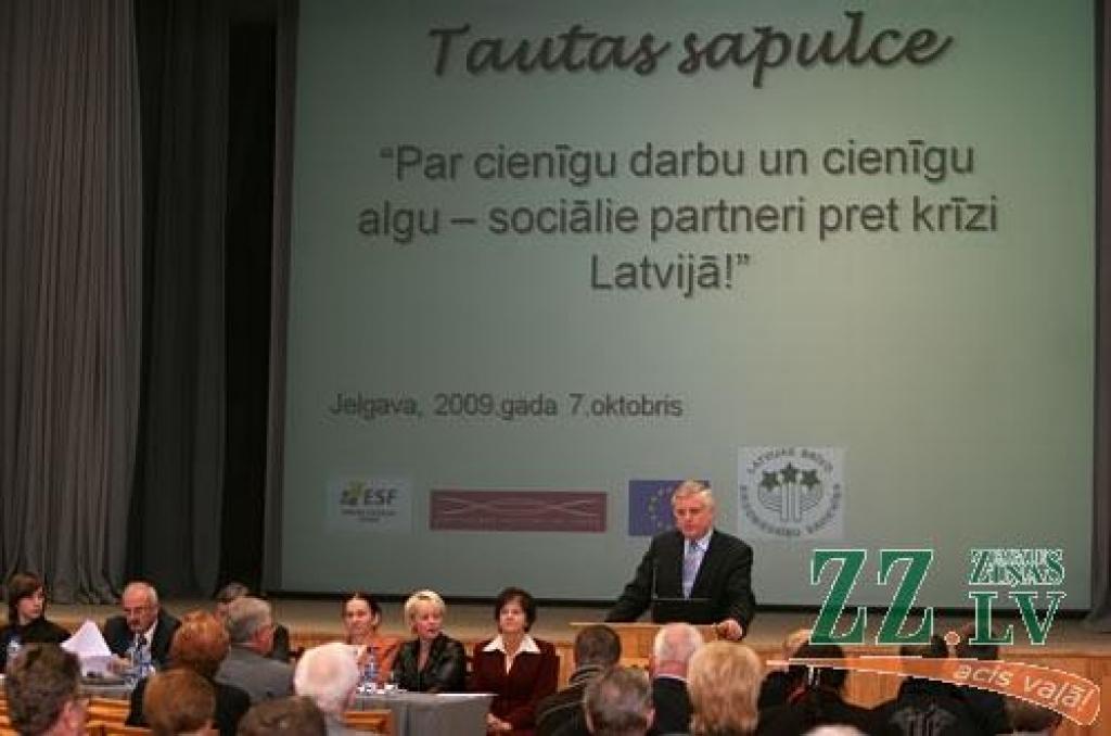 Tautas trūkums «Tautas sapulcē»