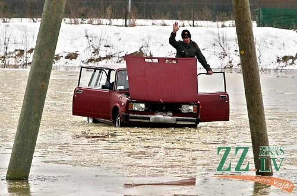 Vizināšanās beidzas ar ielūšanu