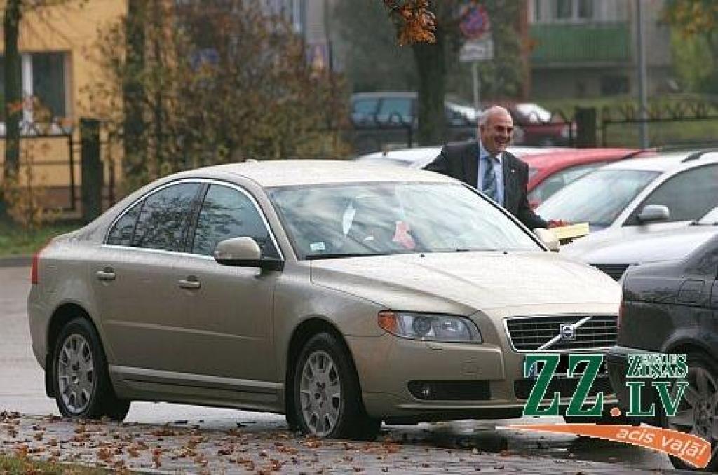 Maksu par dienesta auto noteiks atkarībā no motora tilpuma