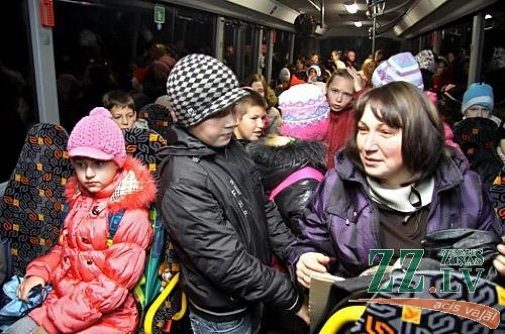 FOTO: Vircavas pagastā jaunais skolēnu autobuss kursē pilns
