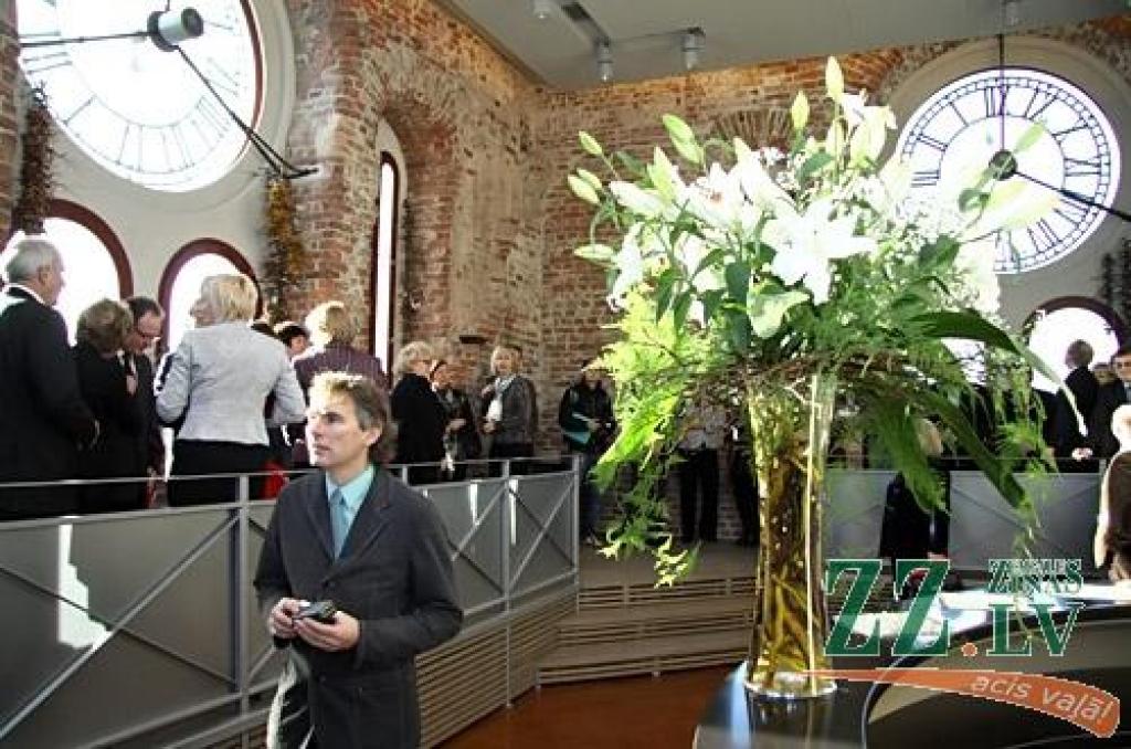 Baznīcas torņa atklāšanā Jelgavas Dome aizliedz preses fotogrāfiem iemūžināt torņa devīto stāvu