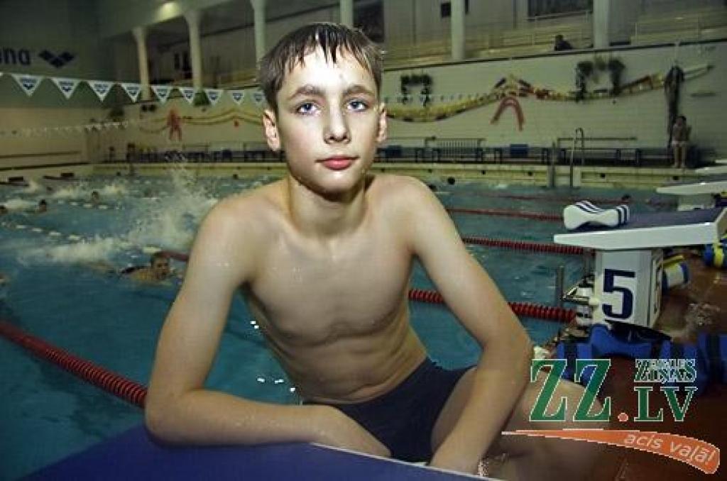 Peldēšana. Jevgēnijam Boicovam zelts un bronza