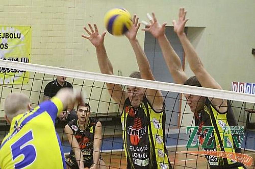 Volejbols. Spēlē ar trīsreizējiem elektrības pārtraukumiem «ozīši» ar 3:0 pieveic «Biolaru» (ar foto)