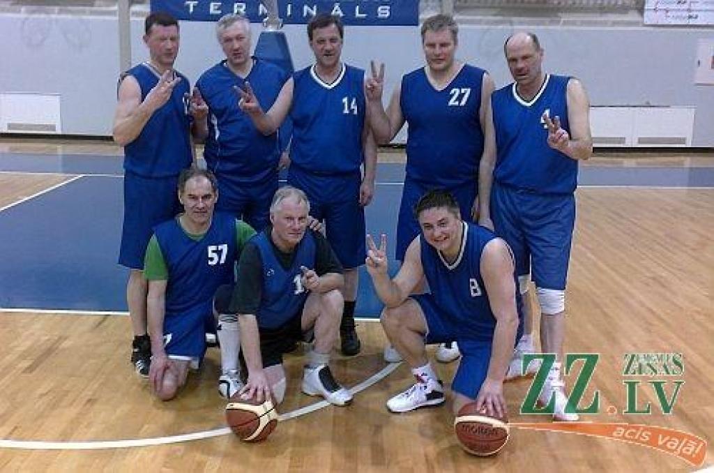 Jelgavas veterāniem sudrabs basketbolā