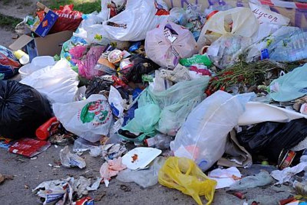 Raidījums: Atkritumu šķirošana notiek tikai uz papīra