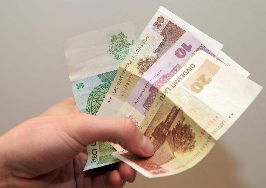 Ierobežos ātro kredītu izmaksas, soda sankcijas un reklāmas