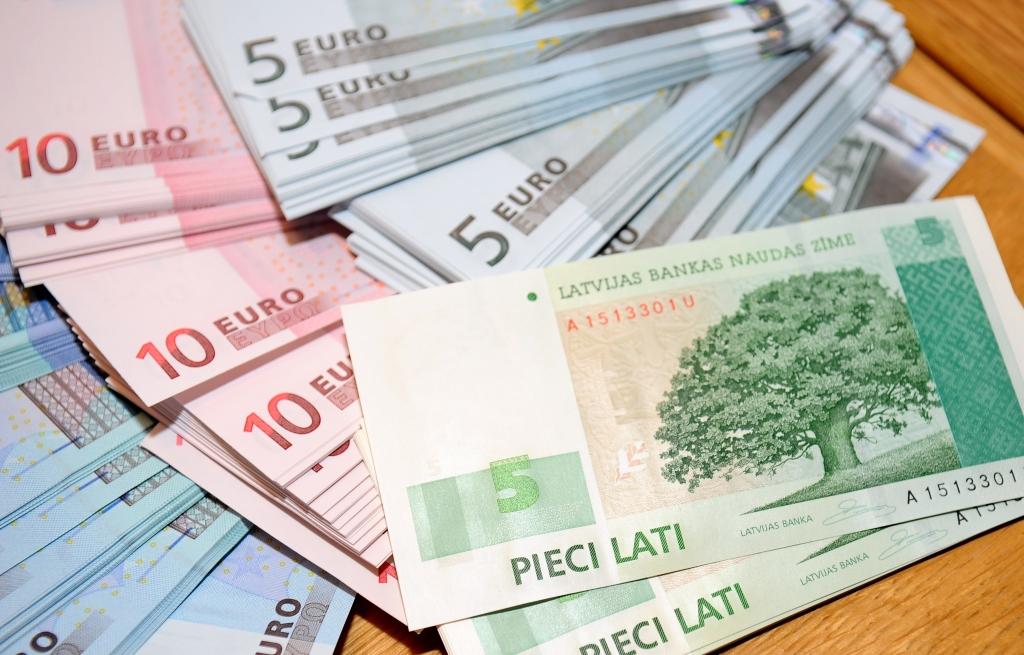 Biedrība Par latu, pret eiro iesniedz pieteikumus referenduma par lata saglabāšanu rosināšanai