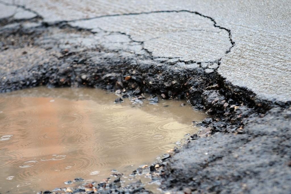 Vecpiebalgas novada dome slikto ceļu stāvokļa dēļ valdībai pieprasīs izsludināt ārkārtas situāciju
