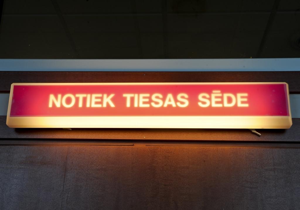 Divām Jūrmalas pilsētas tiesas tiesnesēm par atrašanos darbā dzērumā uz vienu gadu par 20% samazinās amatalgu