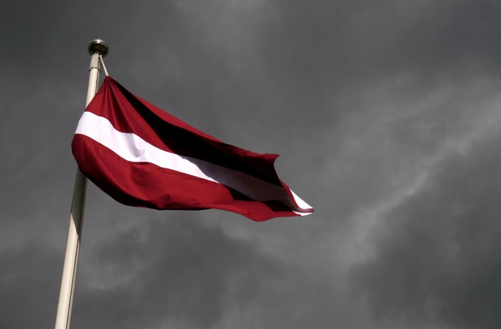 Krimināllietu par valsts karodziņa dedzināšanu 18.novembrī tiesa sāks izskatīt rudenī