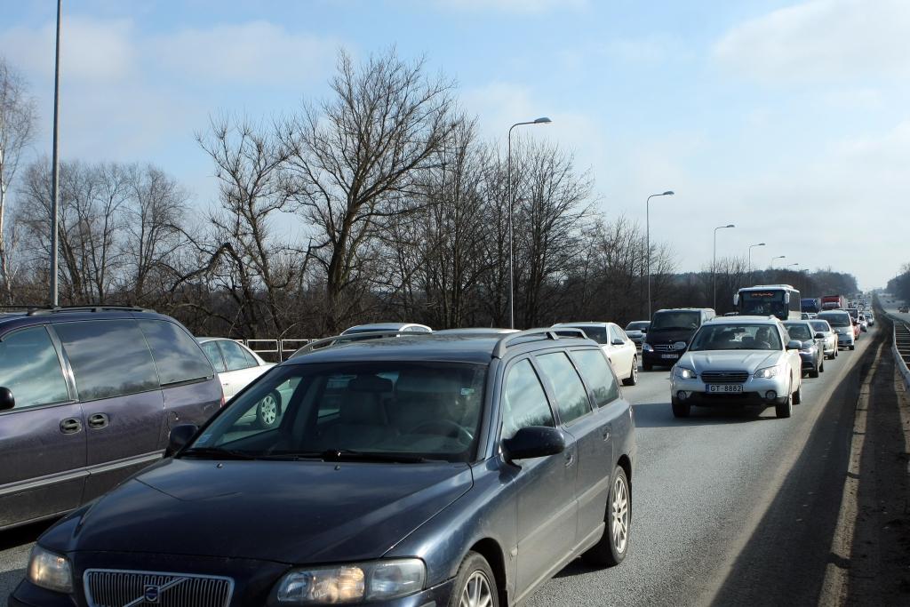 Trešdaļa avārijās ievainoto ir pasažieri