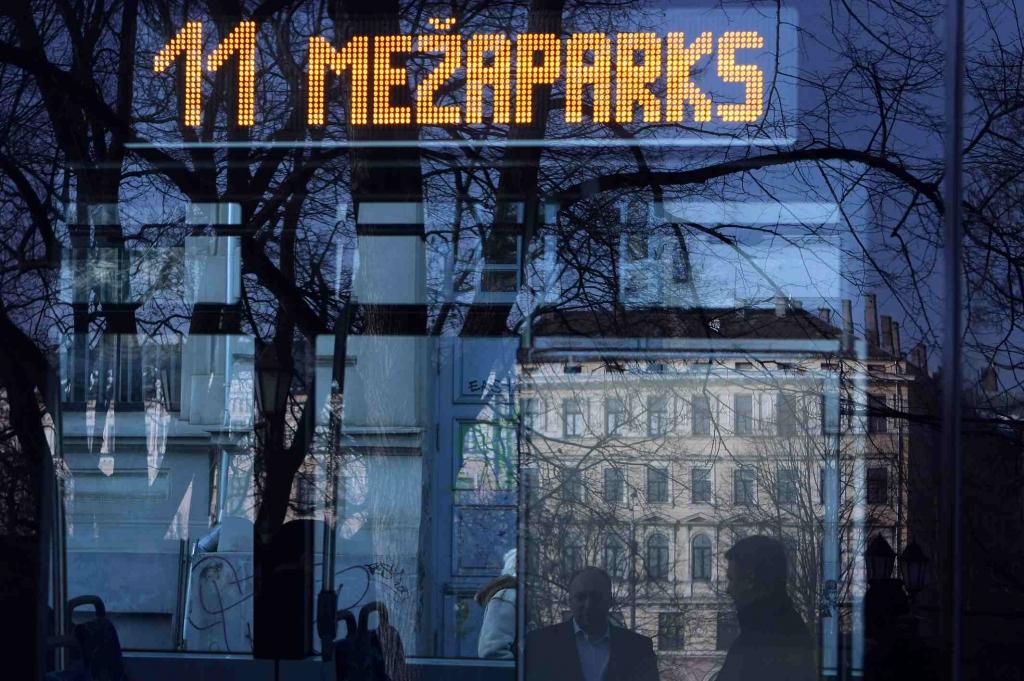 Avārijas dēļ Mežaparkā slēgta satiksme