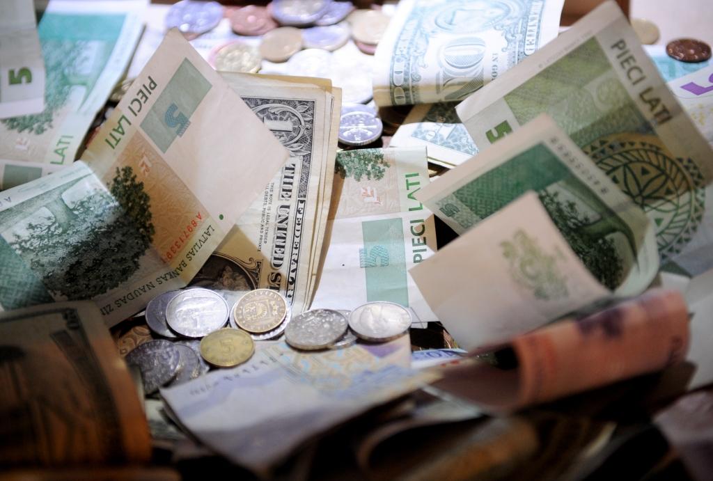 Pētījums: Sievietēm finansiālās prasības ir zemākas nekā vīriešiem