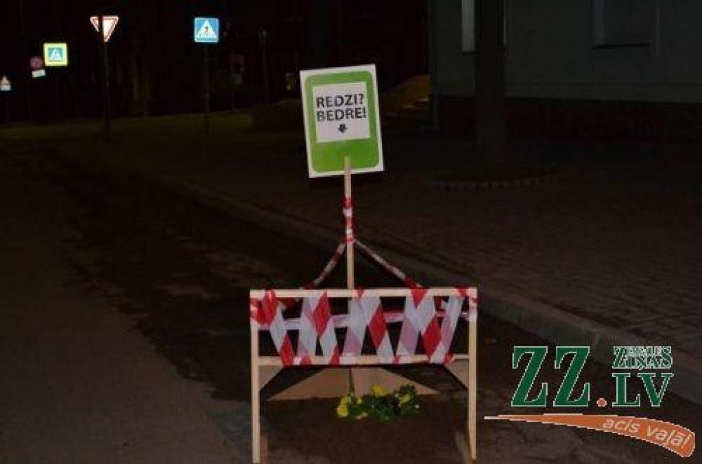 Pirmdien ielu bedrēs simboliski stādīs atraitnītes
