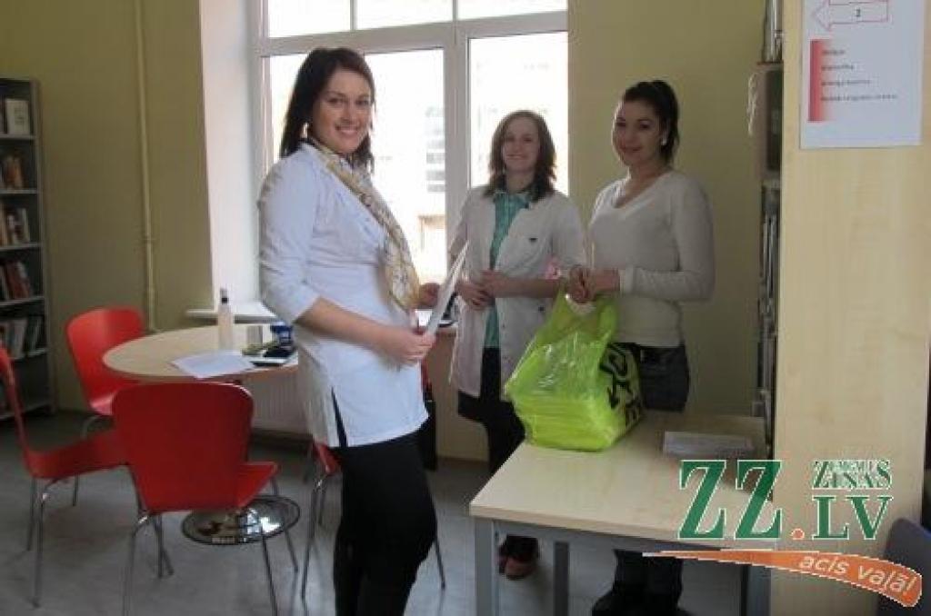 Veselības dienā bibliotēkā – negaidīti liela atsaucība (ar foto)