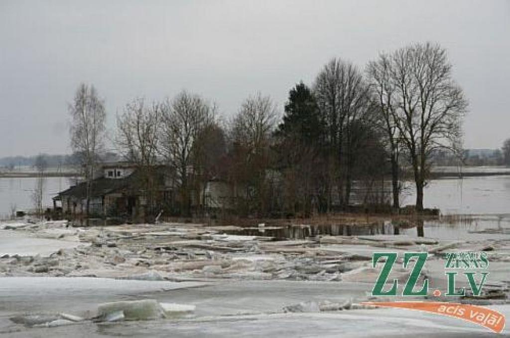 Jelgavas novadā «no ārpasaules atrautas» deviņas mājas; evakuēta ģimene (papildināts)