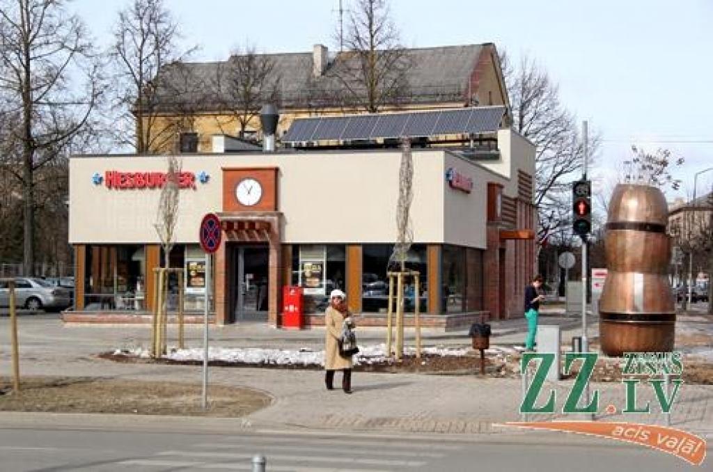 Strūklaka pie «Hesburger» Katoļu ielā jādemontē