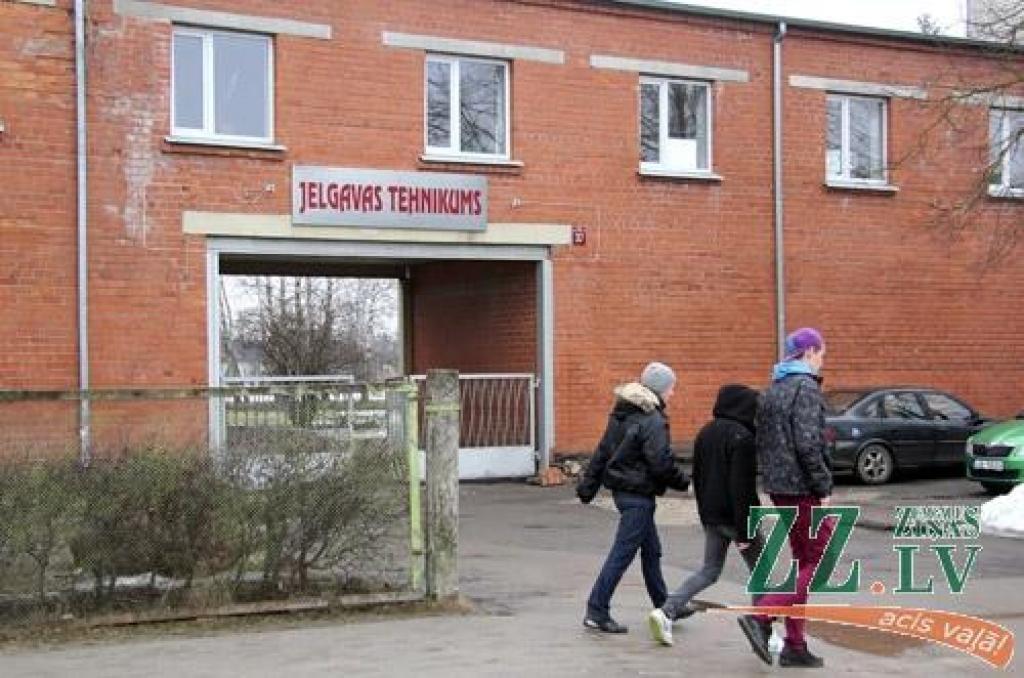 50 Amatu vidusskolas audzēkņi meitenes dēļ grib izrēķināties ar vienu tehnikumieti