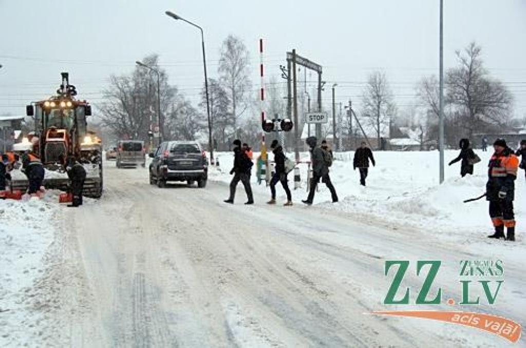 Norēķināties ar kartēm «Cukurfabrikas» pieturā nevar tehnisku iemeslu dēļ