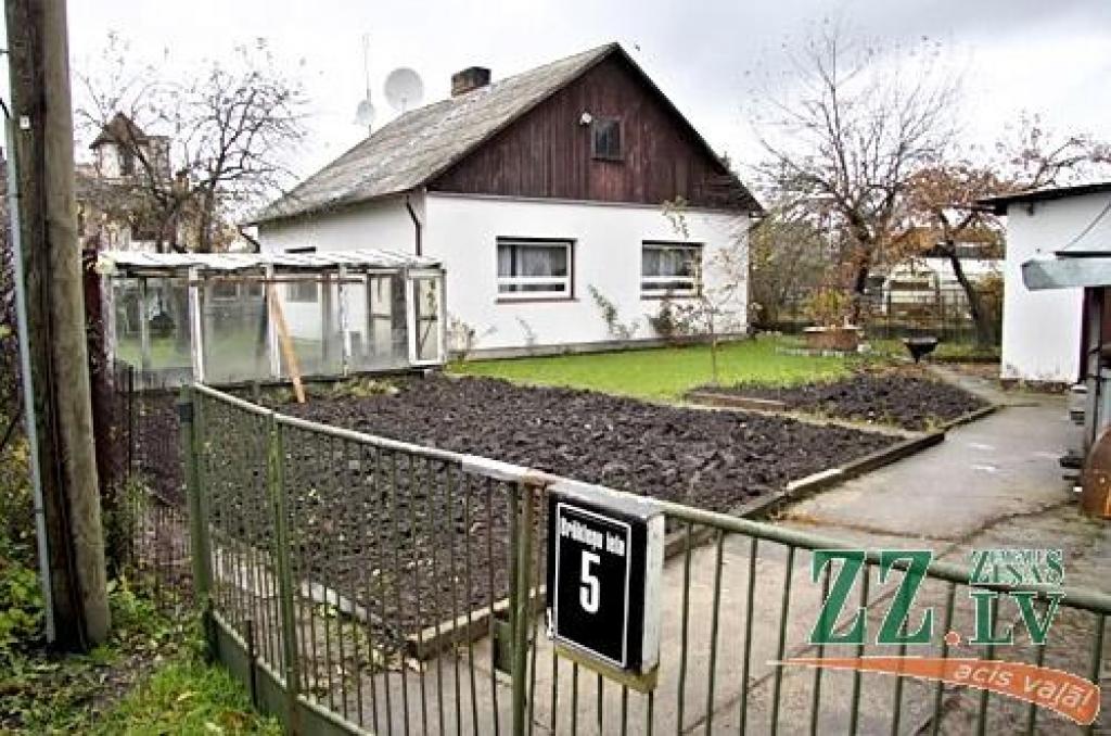 Pensionārs gūst 60 procentus ķermeņa apdegumus, sprāgstot apkures katlam