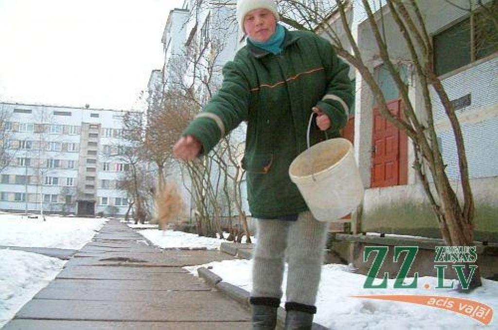 «Pilsētsaimniecība» aicina privātmāju iedzīvotājus pieteikties kaisāmās smilts piegādei