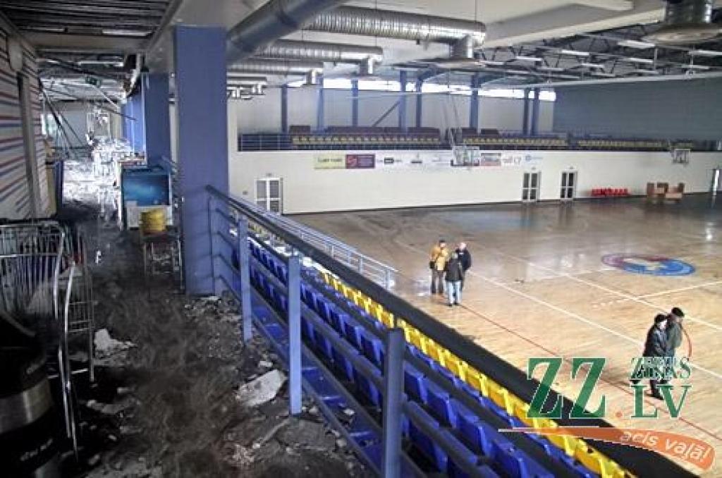 Aizdomas, ka ugunsgrēks Sporta hallē izcēlies no mikroviļņu krāsns