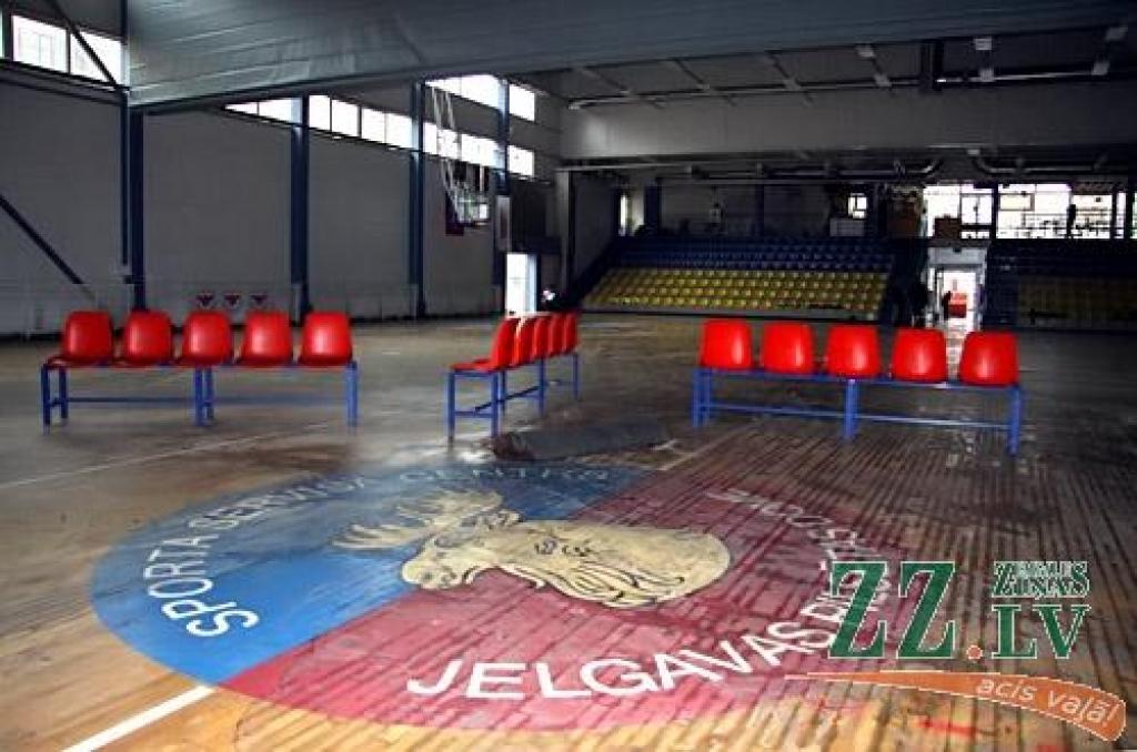 Pēc ugunsgrēka Mātera ielas hallē vietu sportošanai uz laiku meklēs citur