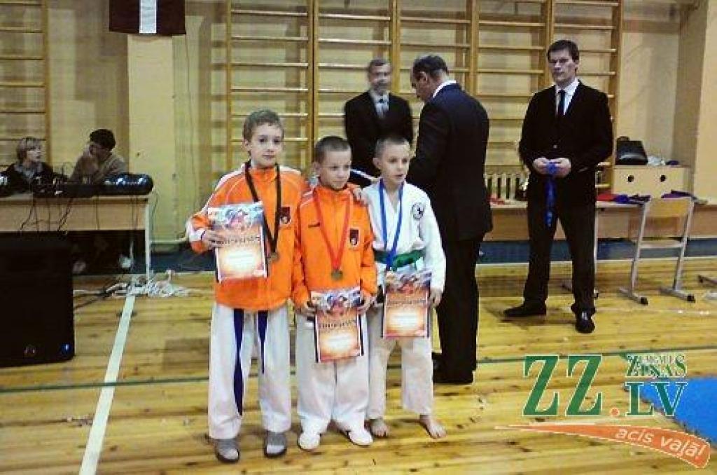 Karatē. «Shinri» sportistiem godalgas Tallinā un Jūrmalā