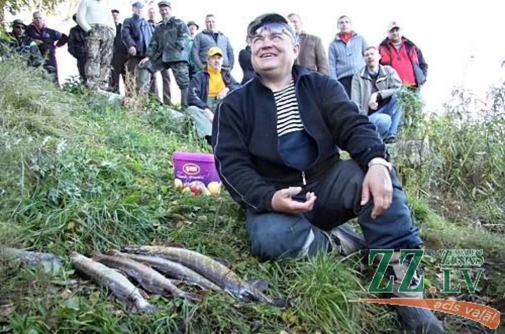 FOTO: Sacenšas par «Lielupes līdaku»