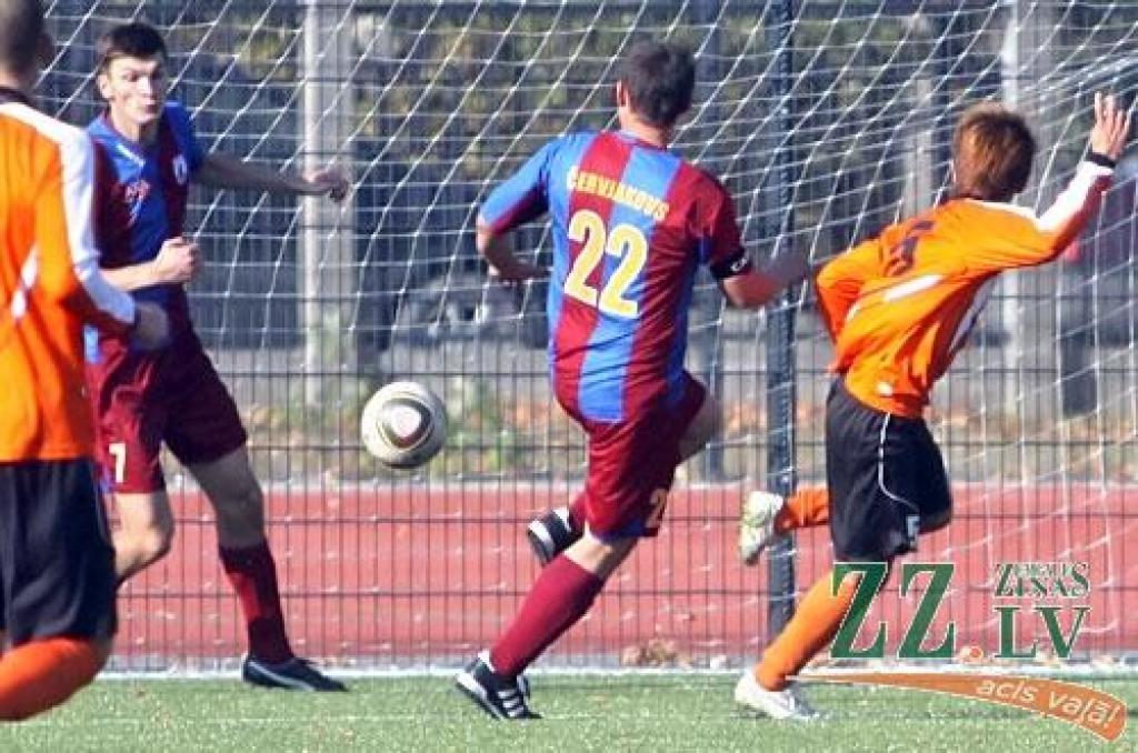 Futbols. «Jelgava -2» nav līdzvērtīgi pretinieki pirmās līgas čempioniem (ar foto)