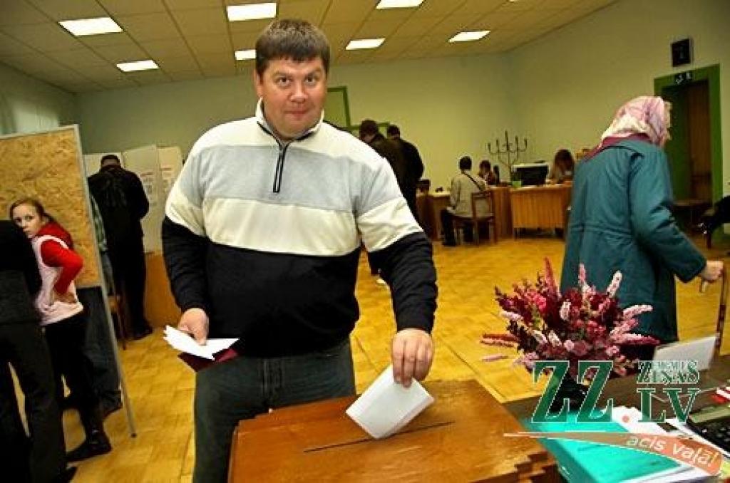FOTO: Ozolniekos «viesbalsotāji» varētu būt desmitā daļa no visiem, starp viņiem arī Šķēle, Kalvītis, Lāzo (papildināta) 
