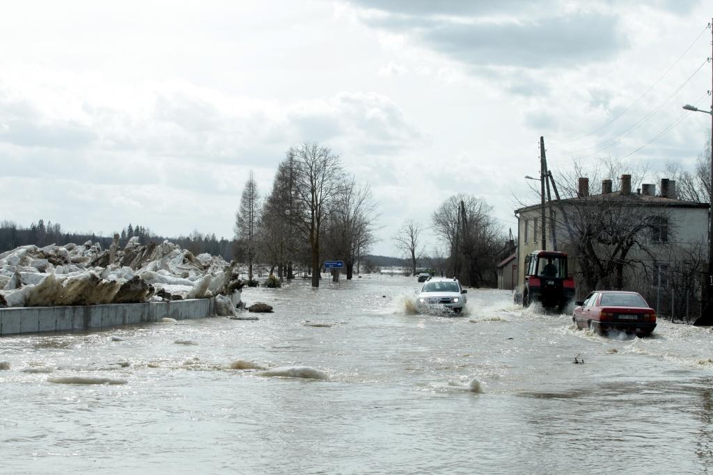 No rīta atsākusies ūdens līmeņa celšanās Gaujā pie Valmieras