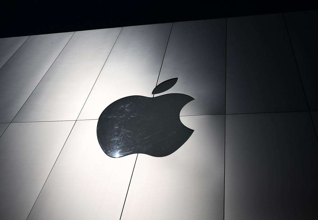 Pirmo reizi desmit gadu laikā samazinājusies Apple peļņa