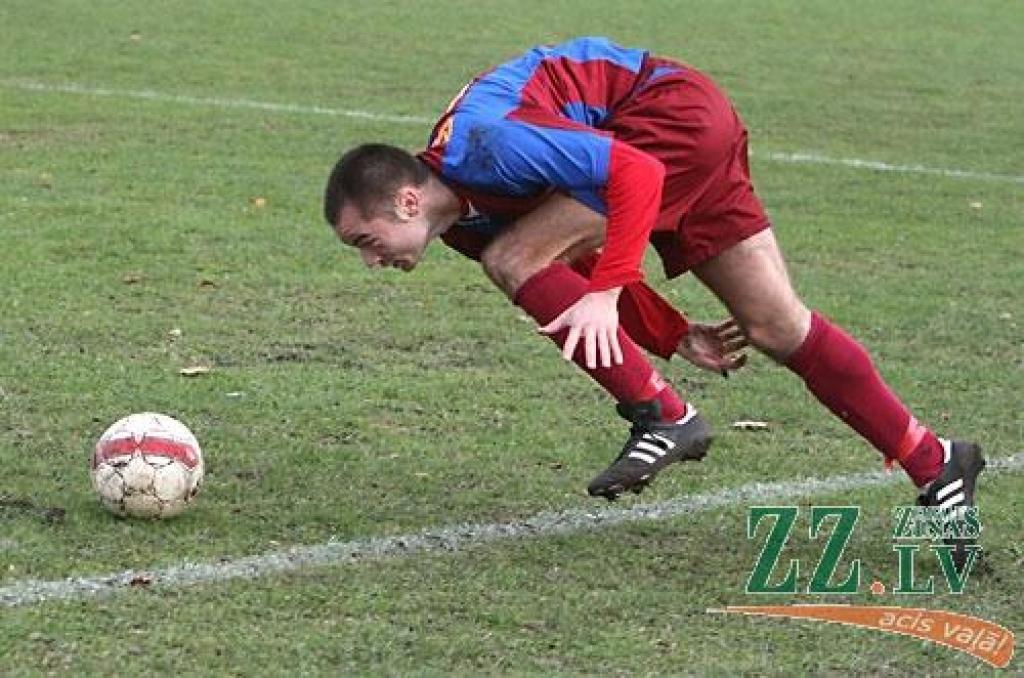Futbols. «Jelgava» piedzīvo mazu zaudējumu pret līderiem - ar 1:2 (papildināta)