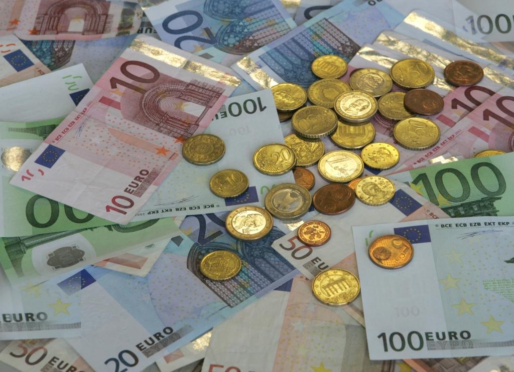 Igaunijas izmeklētāji atklājuši vismaz 64 miljonu eiro vērtu naudas atmazgāšanas shēmu; iesaistīta arī Latvija