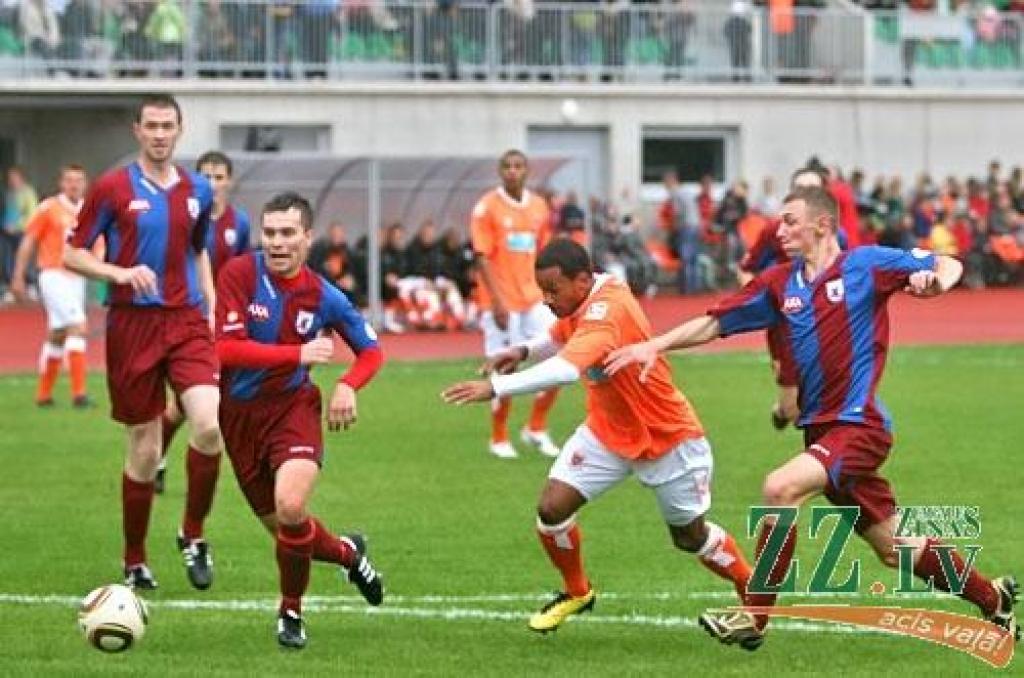 Zemgales Olimpiskā centra atklāšanu vainago FK «Jelgava» uzvara pār FC «Blackpool» (ar foto)