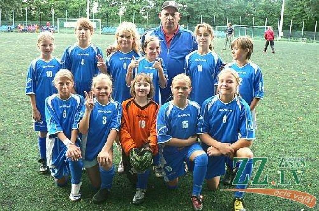 Meiteņu futbols. Kalnciemnieces - Latvijas čempiones un vicečempiones