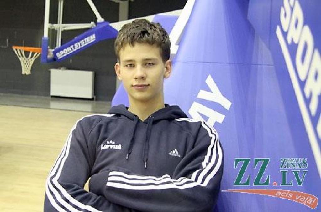 Česlavs Mateikovičs Latvijas U16 izlasei Eiropas čempionātā gūst visvairāk punktu