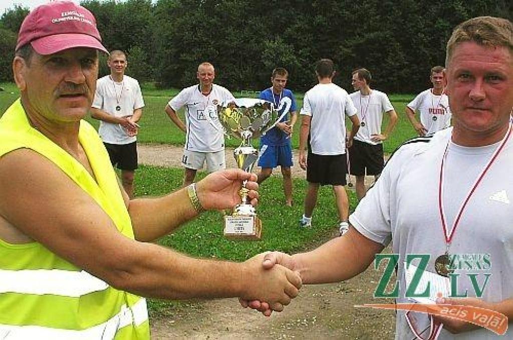 Futbols. Elejas atklātajā turnīrā uzvar pilsētnieku komanda «Pārlielupe»