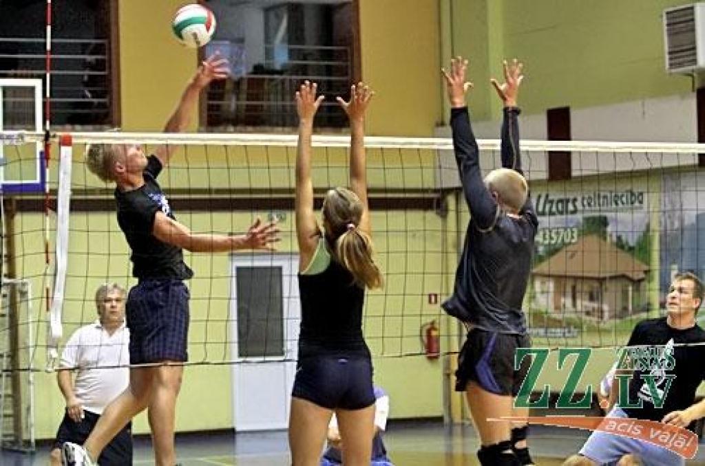 Turpinās Ozolnieku novada pirmā spartakiāde (ar foto)
