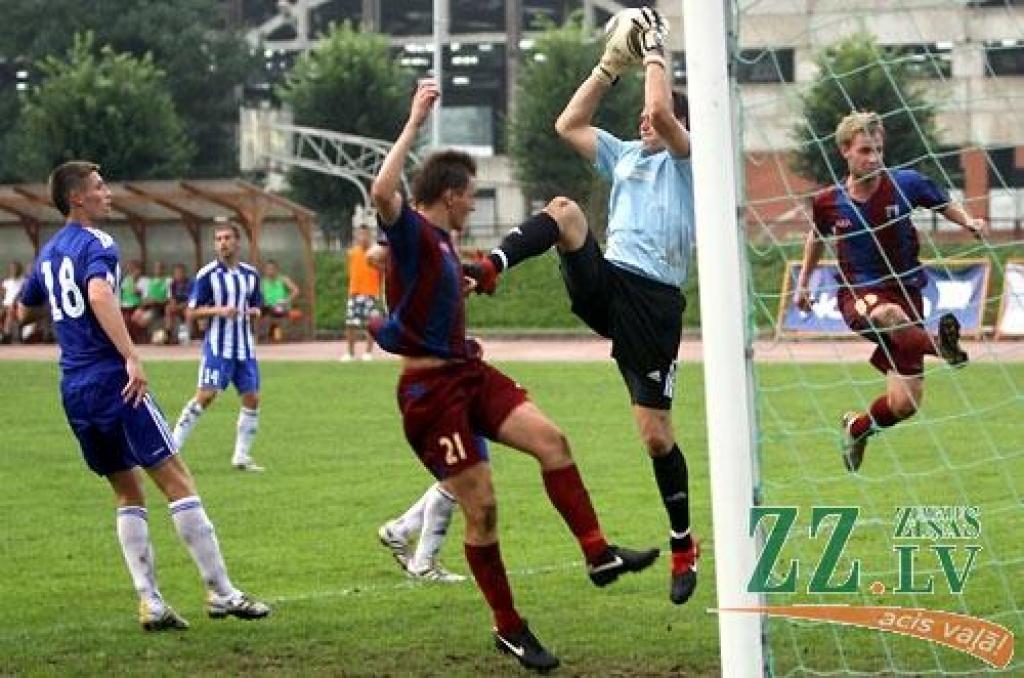 Futbols. FK «Jelgava» zaudē valsts čempioniem ar 1:2 (ar foto)
