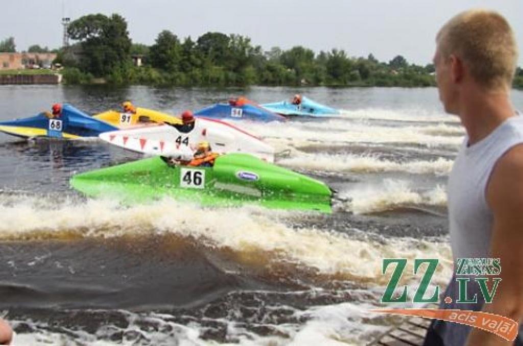 Ūdensmotosports. LČ Jelgavas posmā zelta medaļas diviem mājiniekiem (ar foto)