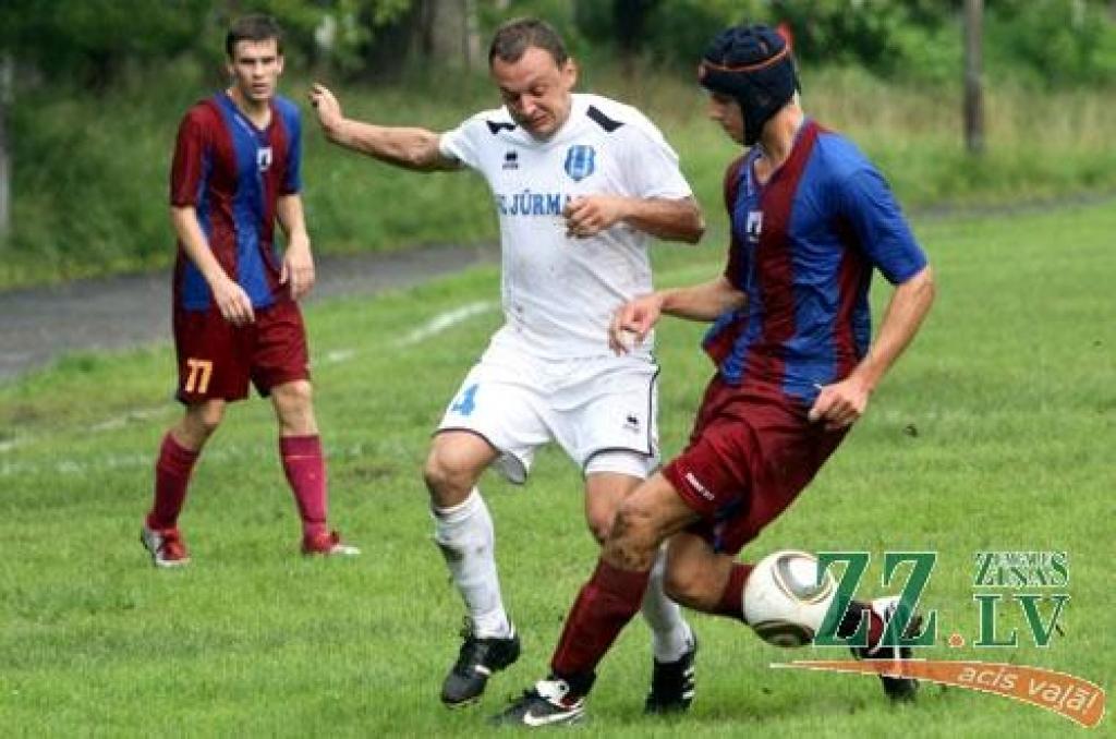 Futbols. Pirmajā līgā «Jelgava 2» pamatīgi zaudē vicelīderiem (ar foto)