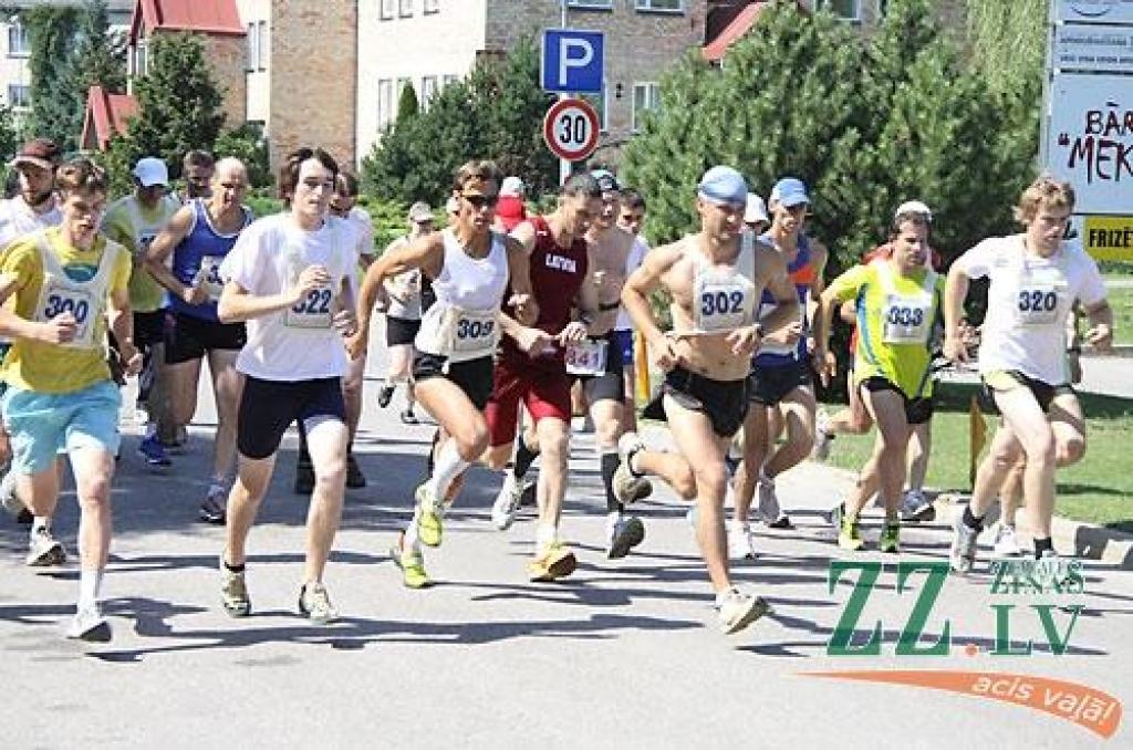 Skriešana. Ozolnieku novada čempionātā uzvar Normunds Freimanis un Laine Orbidāne