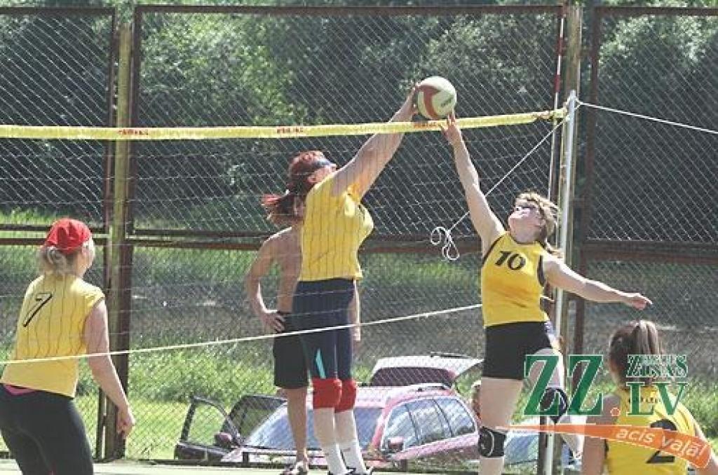 Veterāni sporto Bauskā (ar foto)