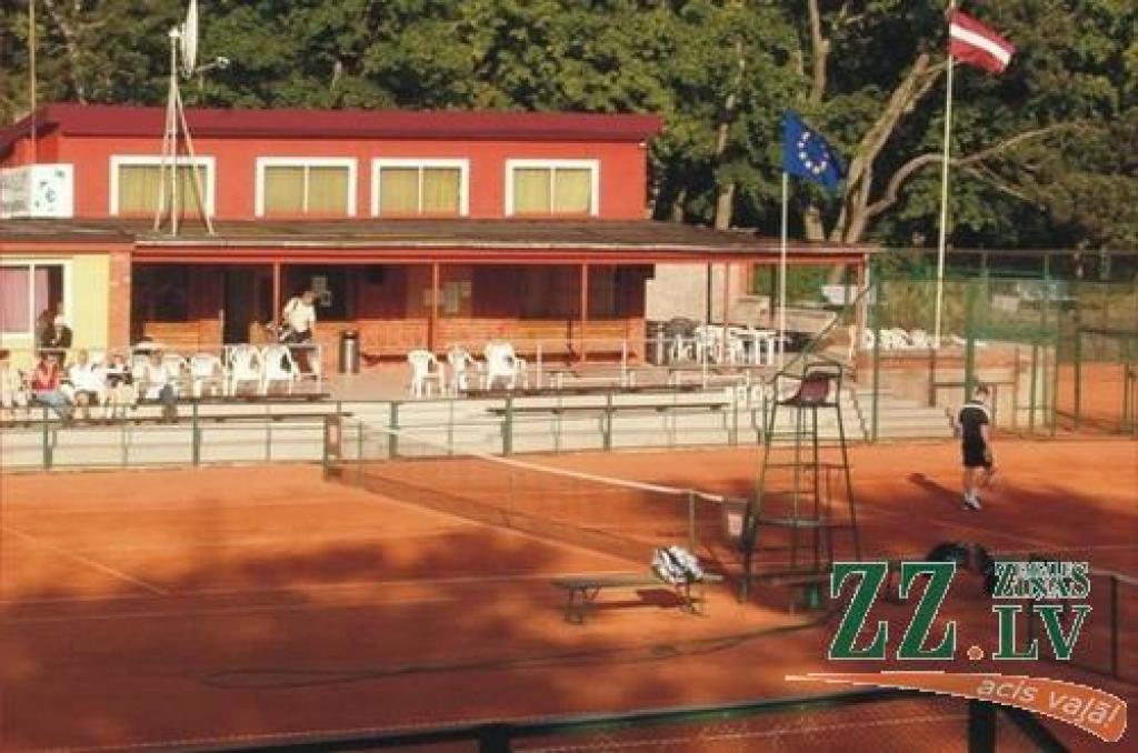 Teniss. Detlava Liepājā ceturtdaļfinālā pāriem; vienspēlēs zaudē 2.kārtā