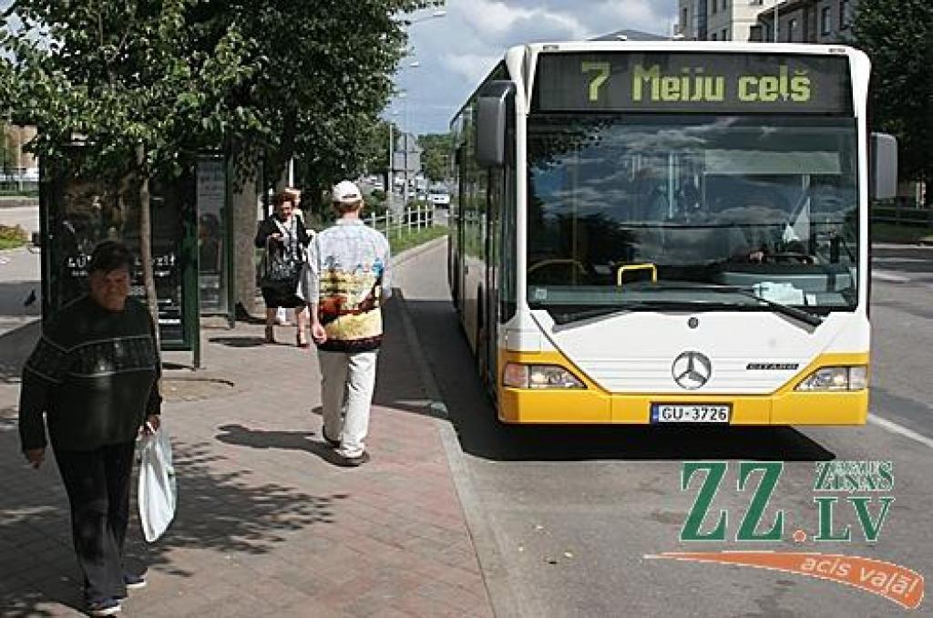 Ievieš vienotu abonementa biļeti Jelgavas sabiedriskajam transportam un vilcienam