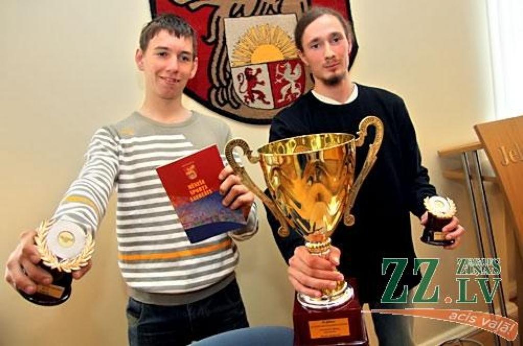 Pašvaldība apsveic labākos maija sportistus (ar foto)